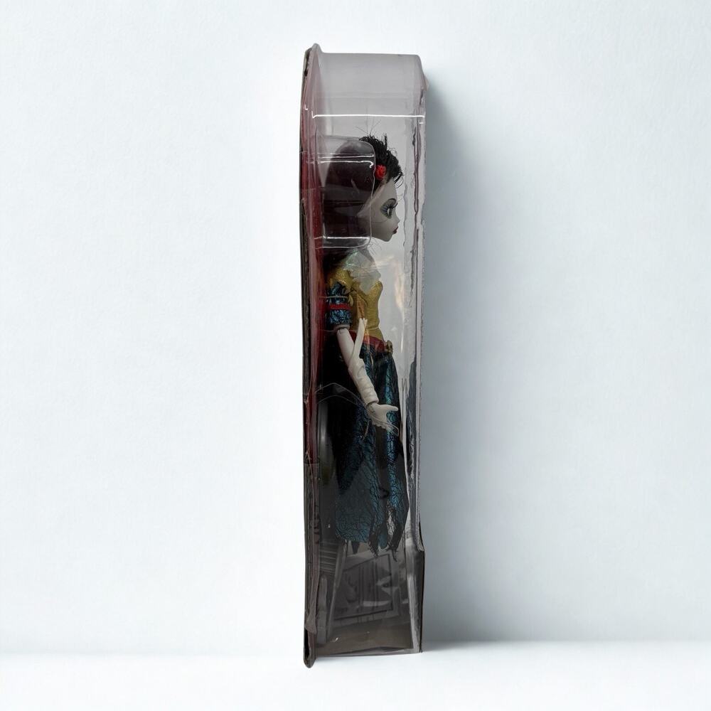 Once Upon a Zombie Snow White 11” Doll WowWee 2012 New Sealed Collector Stand - Picture 6 of 9